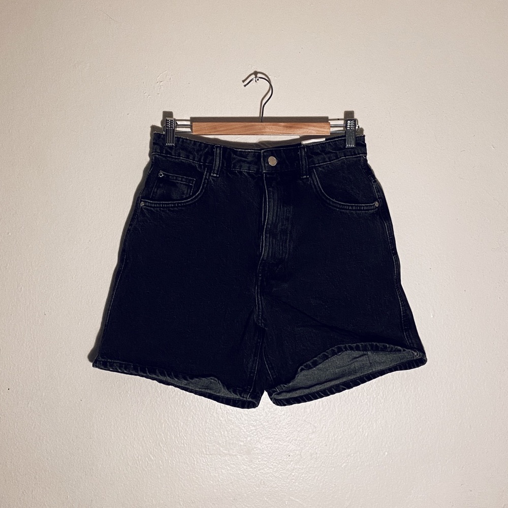 NWOT // ZARA - Black Hi - Rise Mom Denim Shorts
